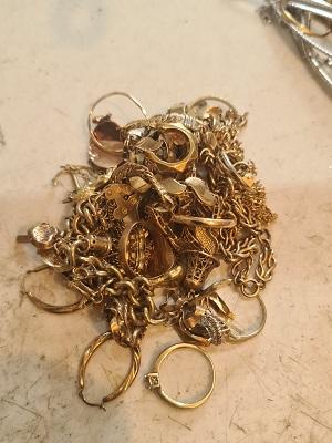 Professional precious metal testing and valuation - scrap gold pile